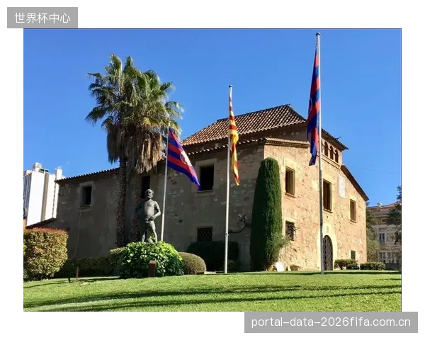 巴塞罗那的拉玛西亚青训营再次闪耀,为冠军阵容贡献了6名赛季最佳球员。 巴塞罗那的拉玛西亚青训营再次闪耀,为冠军阵容贡献了6名赛季最佳球员。